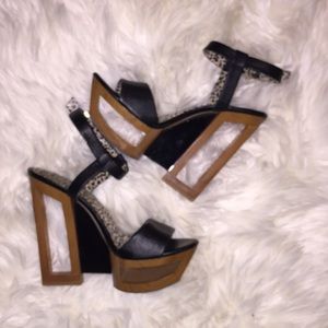 Jessica Simpson Black Pumps